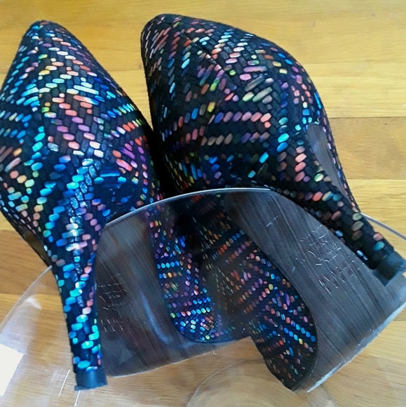 Like New! Stuart Weitzman Heels - Picture 2 of 8